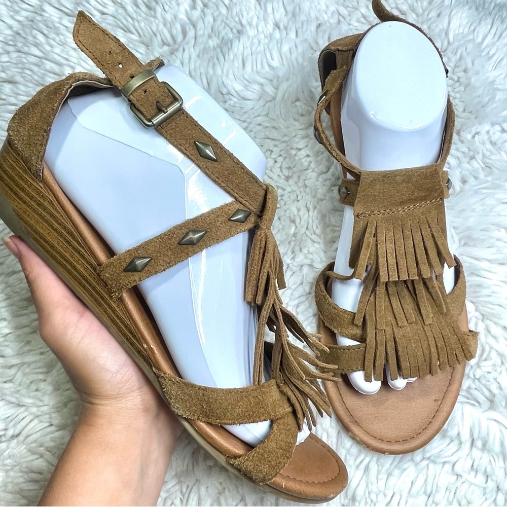Minnetonka Merriam Suede Leather Fringe Sandals Tan Brown Low Wedge Women’s 9
